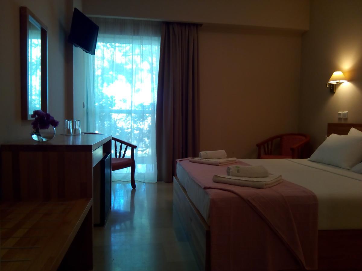 Marzi Beach And Bungalows Hotel Kokkonion Exterior photo